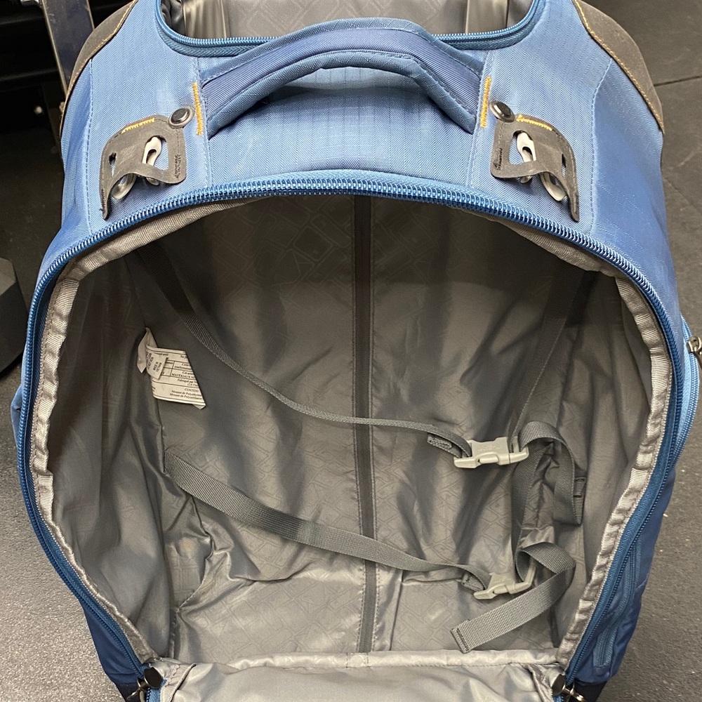 Eagle Creek Switchback 22" BLUE Upright Carry On Wheeled Suitcase - Picture 12 of 15